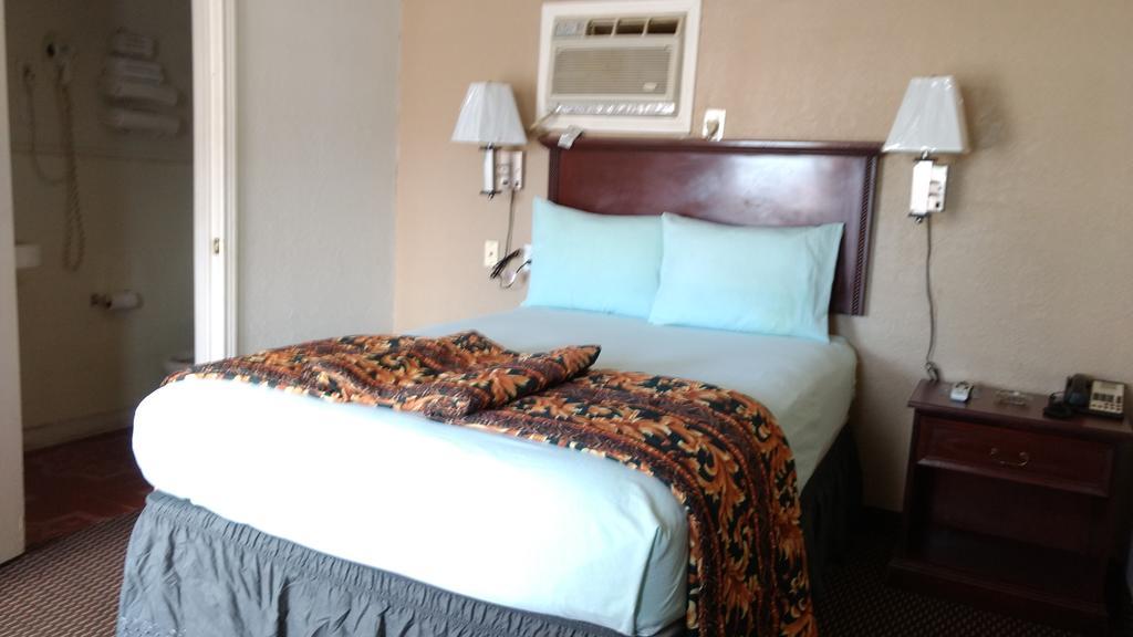 Budget Inn Hamilton Экстерьер фото