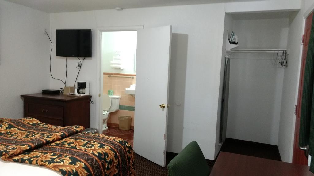 Budget Inn Hamilton Экстерьер фото